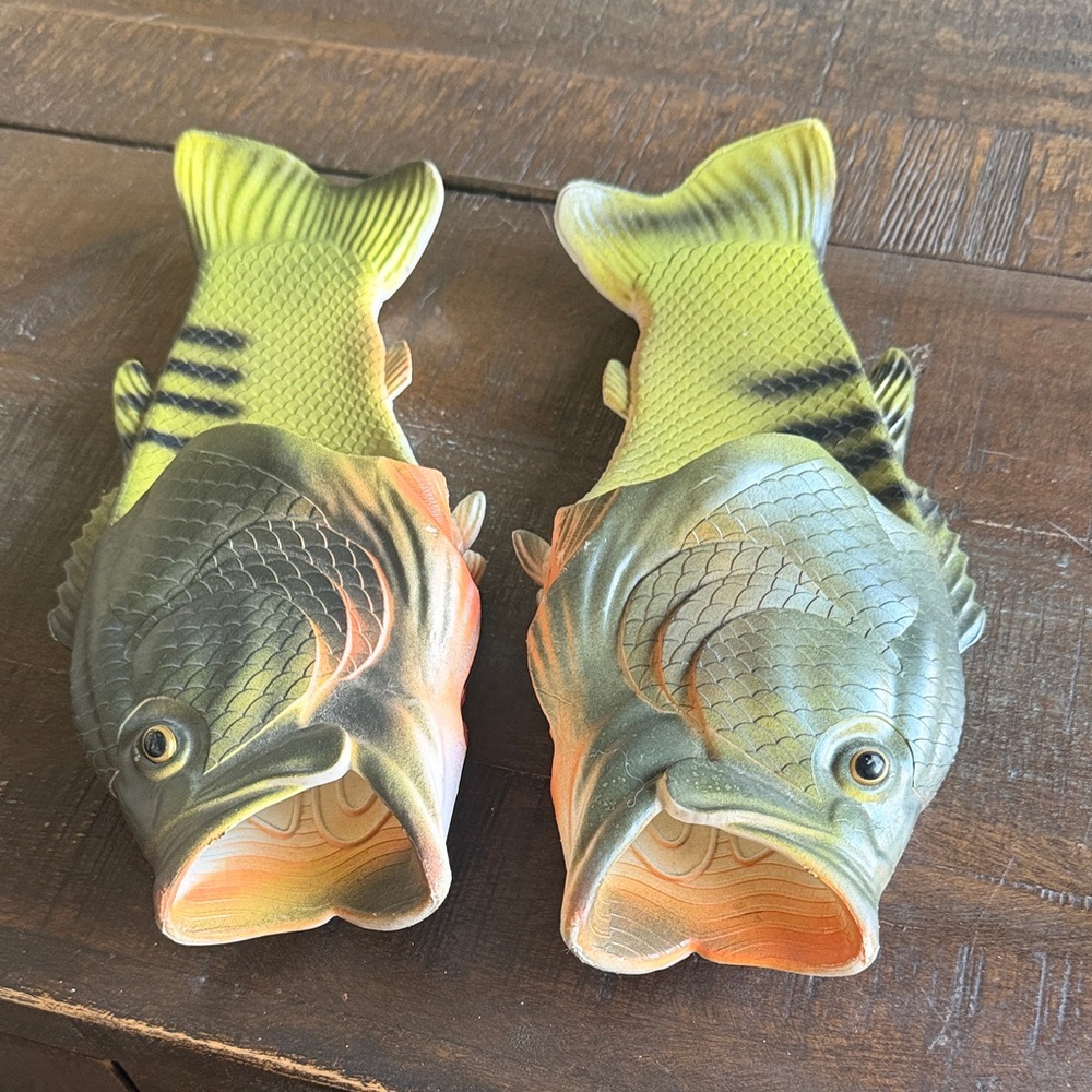 Fish-Shaped Pet Toy - Green and Orange